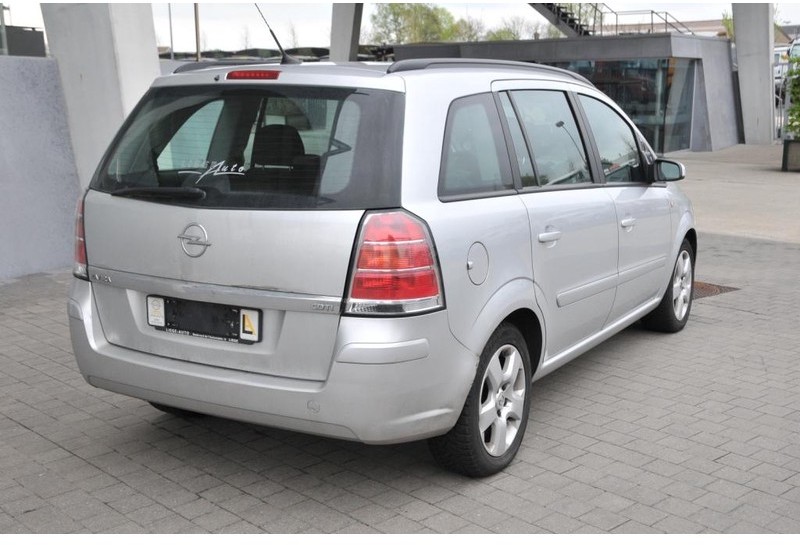 Personenbil Opel Zafira: bilde 3
