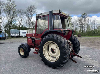 International 685 - Traktor: bilde 2