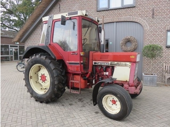 INTERNATIONAL 743 XL - Traktor